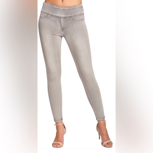 Great Condition Light Wash Skinny Jeans With Power Stretch Fabric Size 4 - Picture 1 of 6